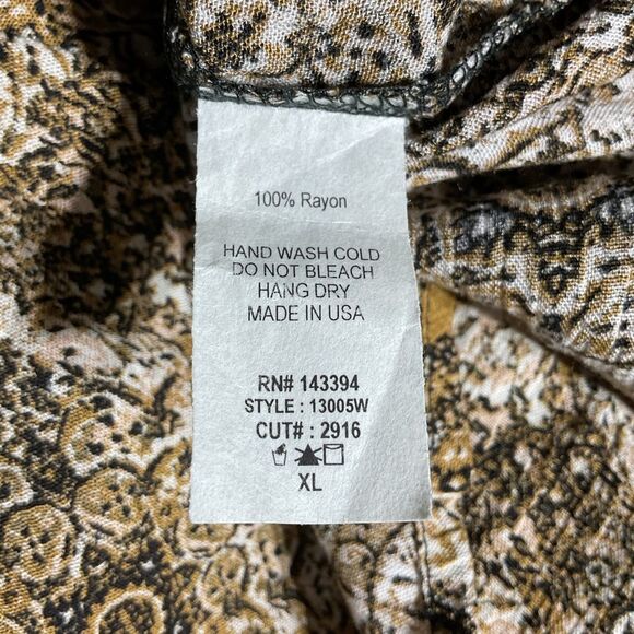 Elegant Women's Patterned Blouse - Picture 8 of 9